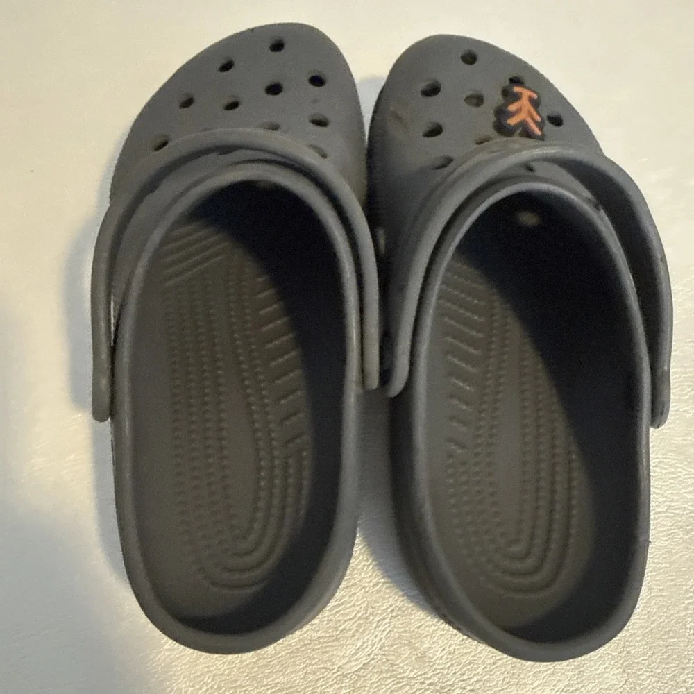 Crocs Classic Gray Clogs Kids Size J3 Slip On Shoes Read Description